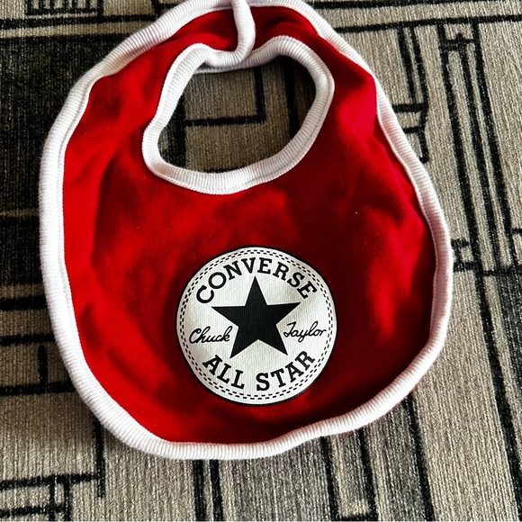 Converse baby bib, classic red and white- New without tags - Picture 1 of 6